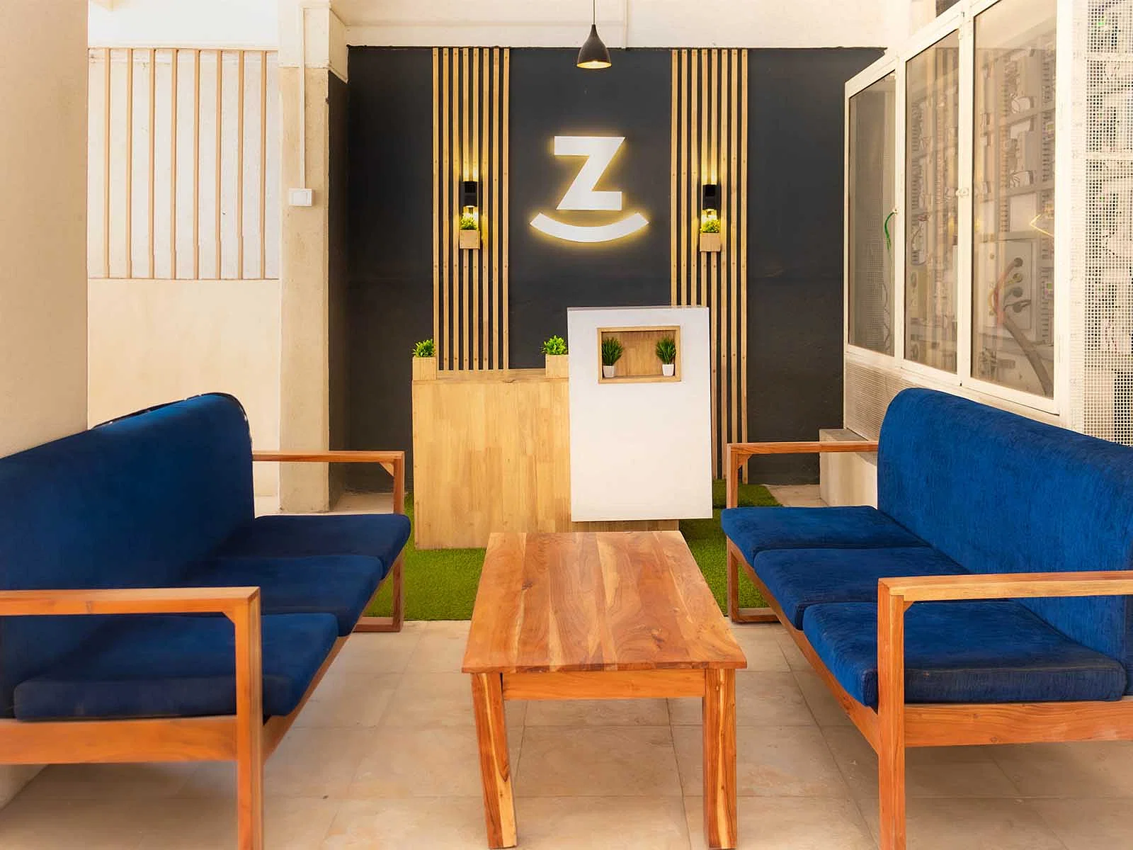 luxury pg rooms for working professionals unisex with private bathrooms in Pune-Zolo Ethics