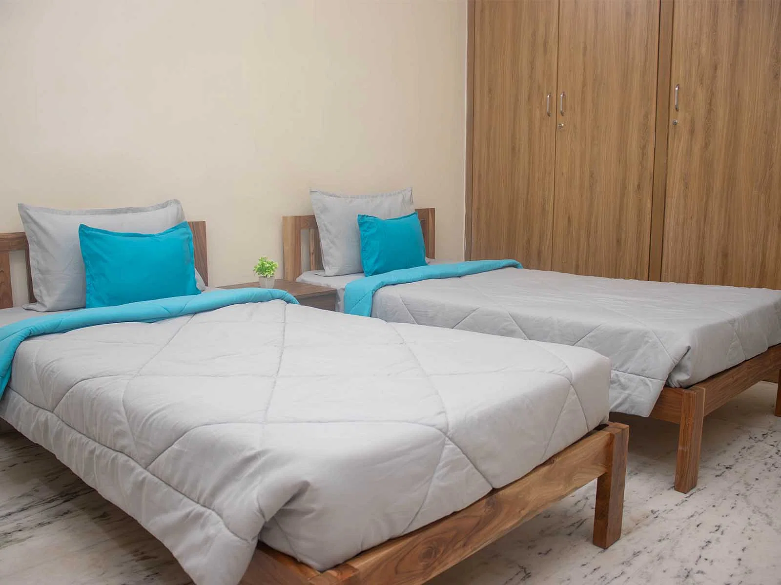 luxury pg rooms for working professionals men and women with private bathrooms in Hyderabad-Zolo Goodvibes
