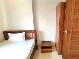 budget-friendly PGs and hostels for unisex with single rooms with daily hopusekeeping-Zolo You 57
