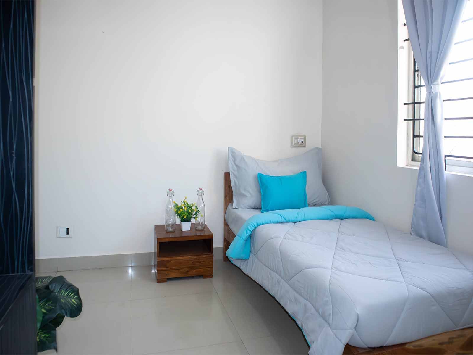 luxury pg rooms for working professionals boys and girls with private bathrooms in Bangalore-Zolo Faraday