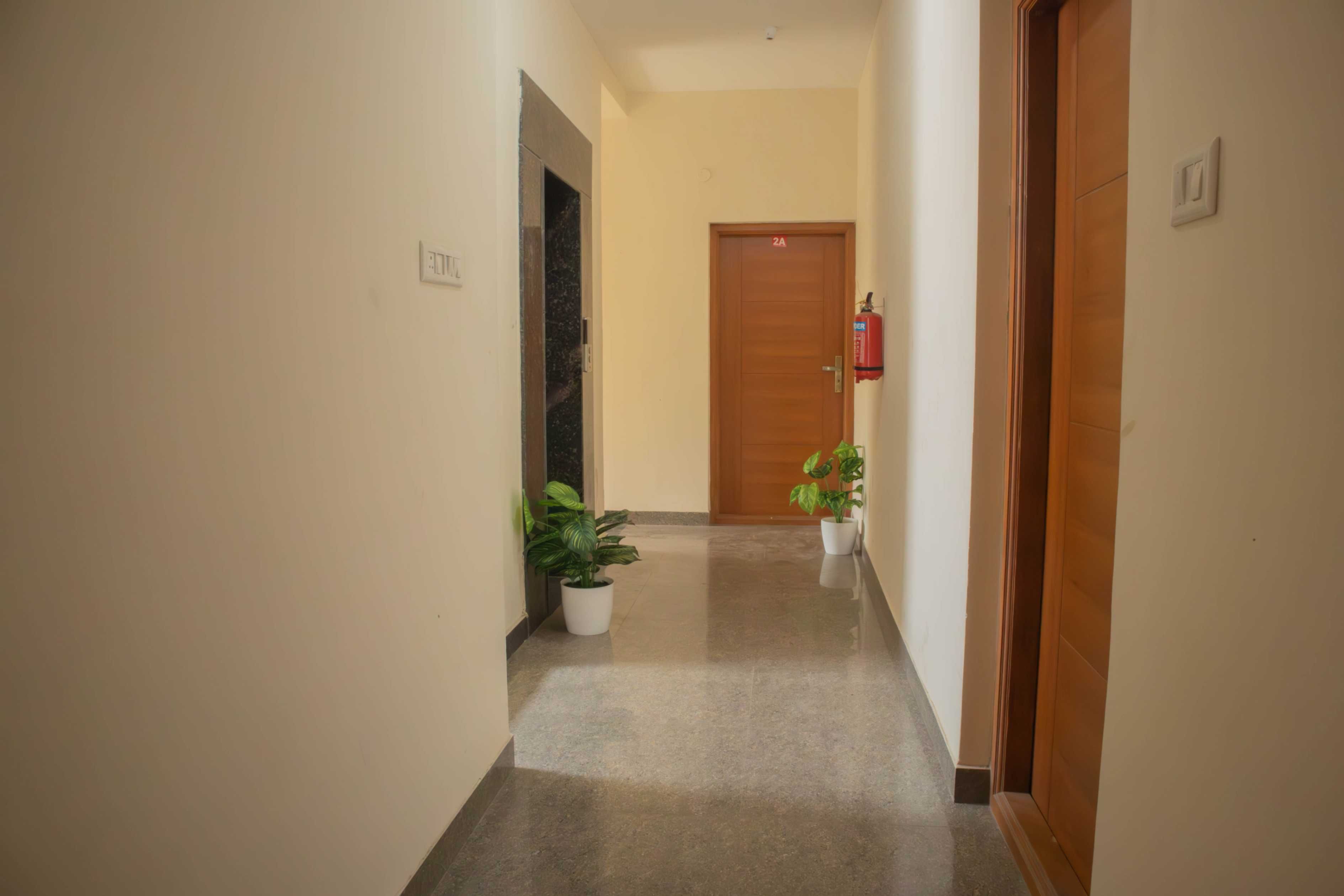 luxury pg rooms for working professionals boys and girls with private bathrooms in Coimbatore-Zolo Elite League