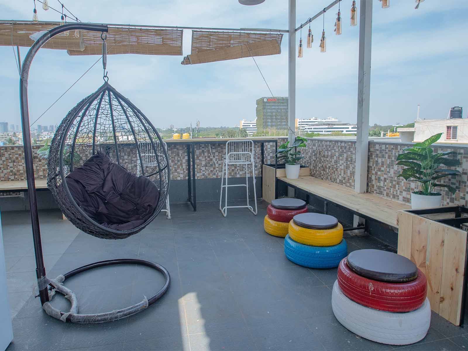 budget-friendly PGs and hostels for men and women with single rooms with daily hopusekeeping-Zolo Kohinoor