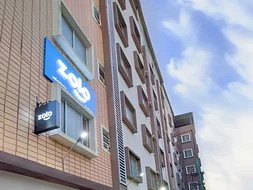 budget-friendly PGs and hostels for unisex with single rooms with daily hopusekeeping-Zolo Estonia B
