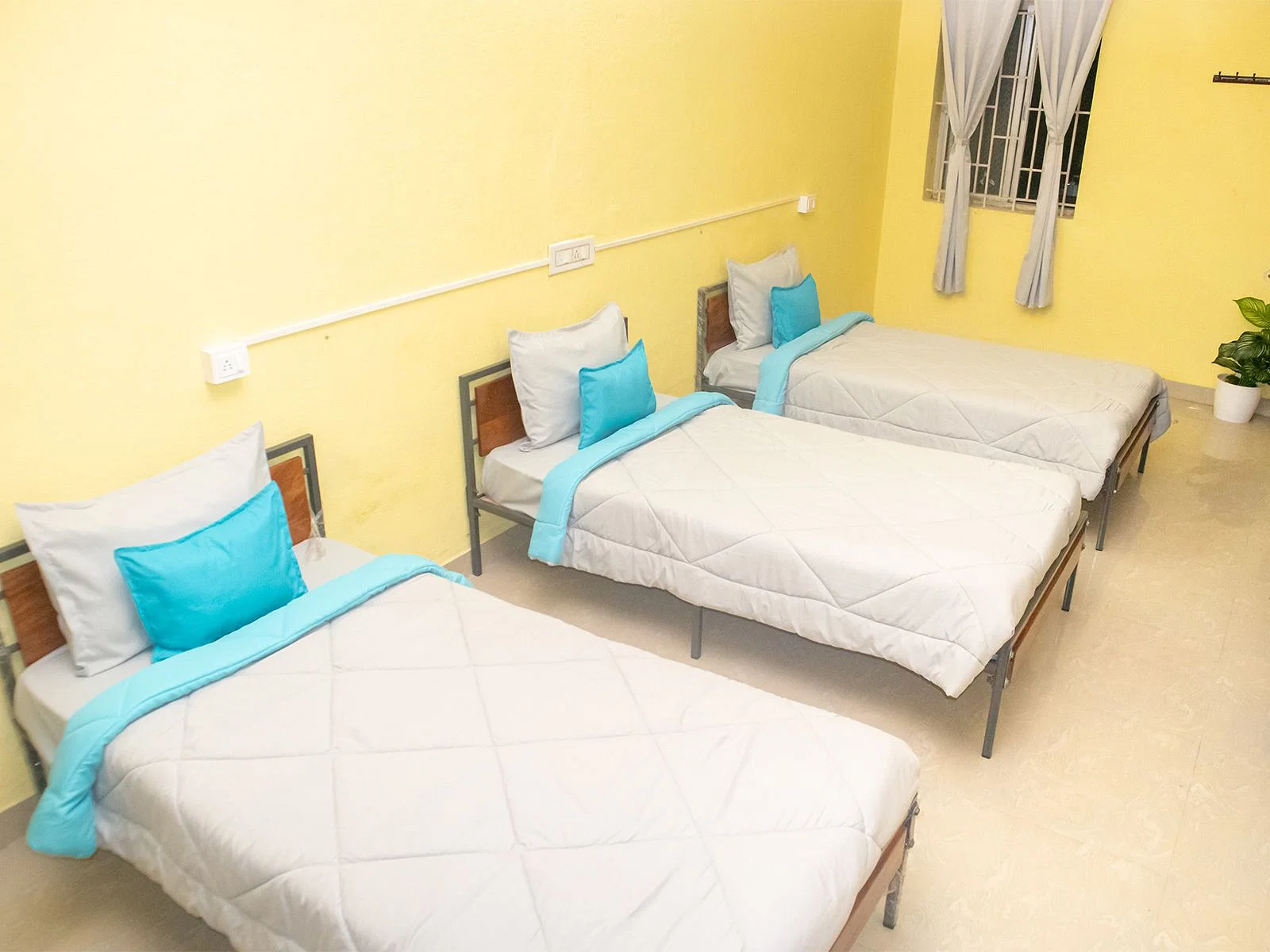 Affordable single rooms for students and working professionals in Kalapatti-Coimbatore-Zolo Papillon