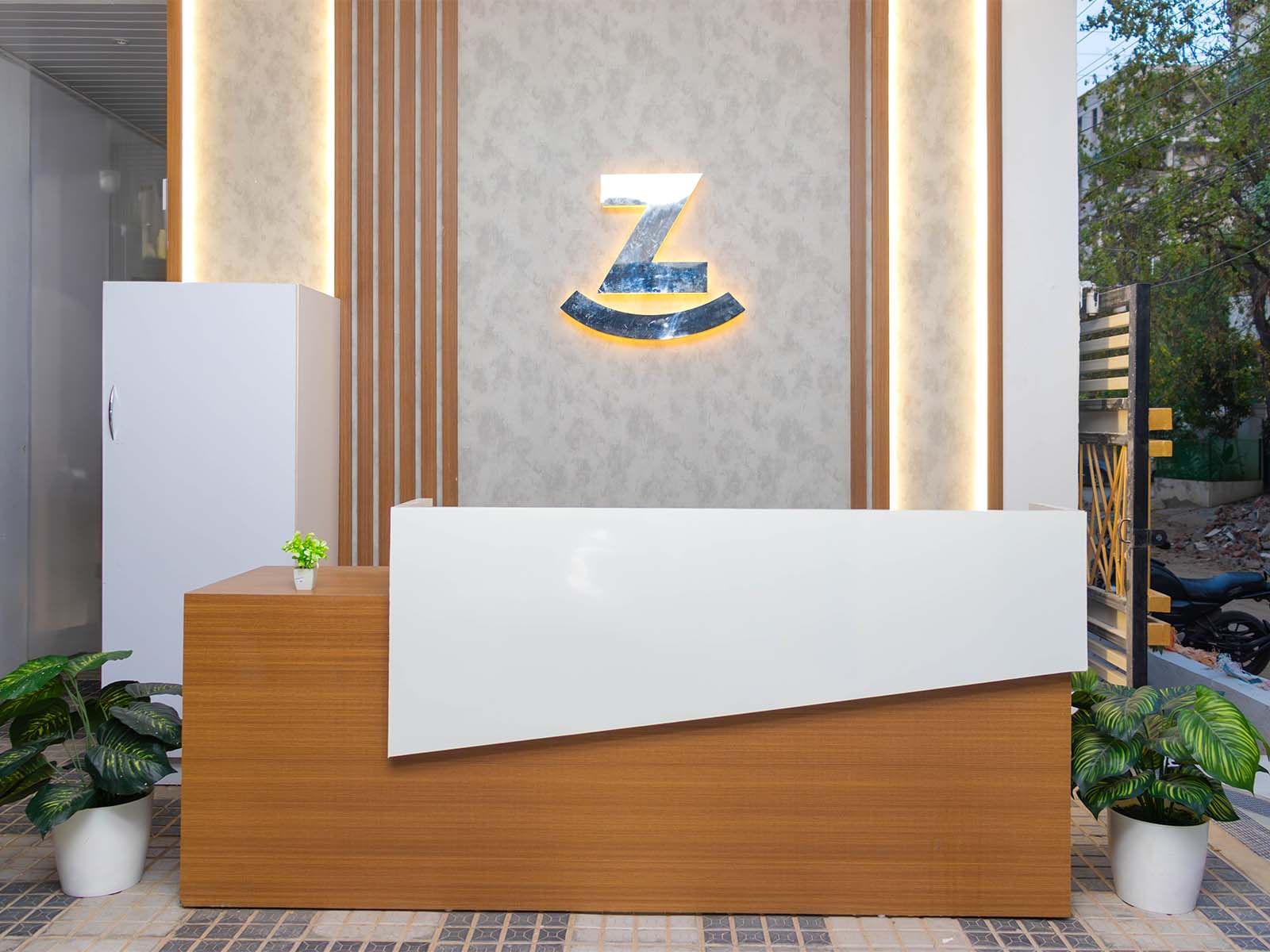 luxury pg rooms for working professionals couple with private bathrooms in Hyderabad-Zolo Park Heights