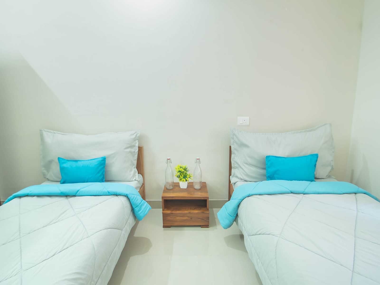 pgs in Pallikaranai with Daily housekeeping facilities and free Wi-Fi-Zolo Ivory