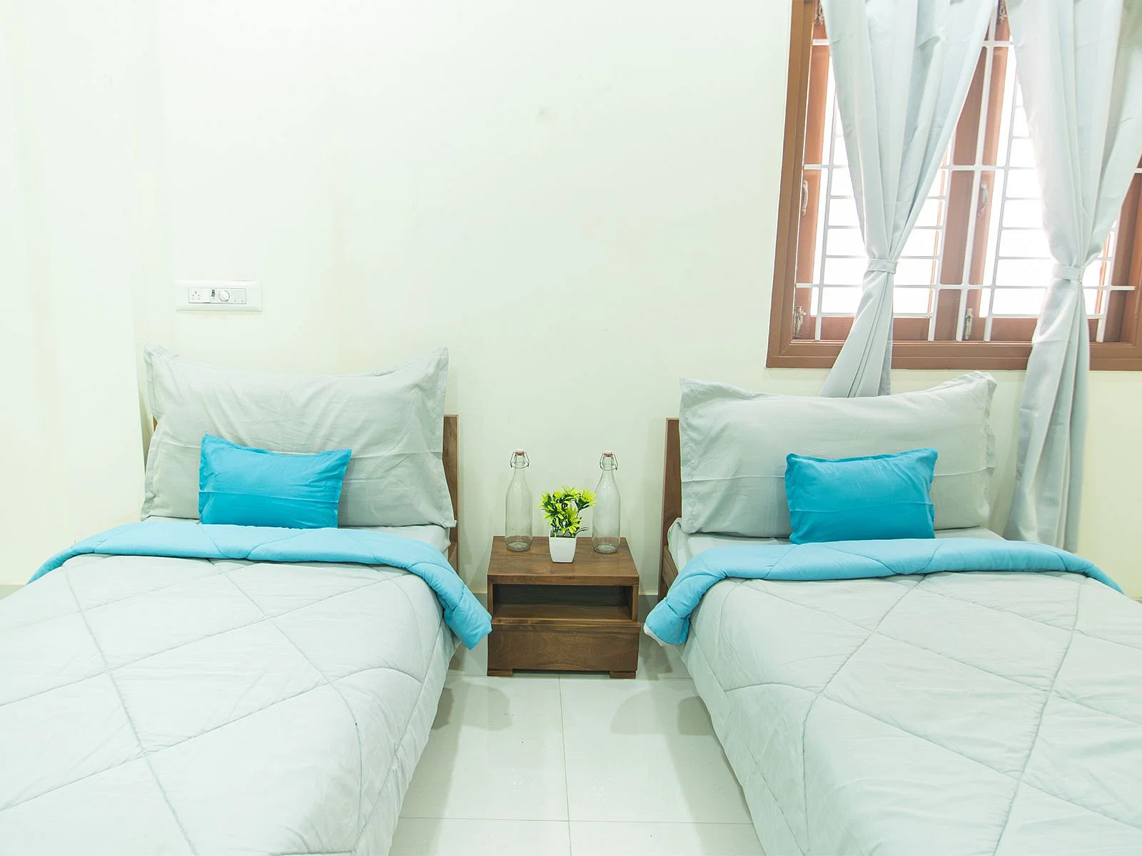 pgs in Mogappair with Daily housekeeping facilities and free Wi-Fi-Zolo Peace