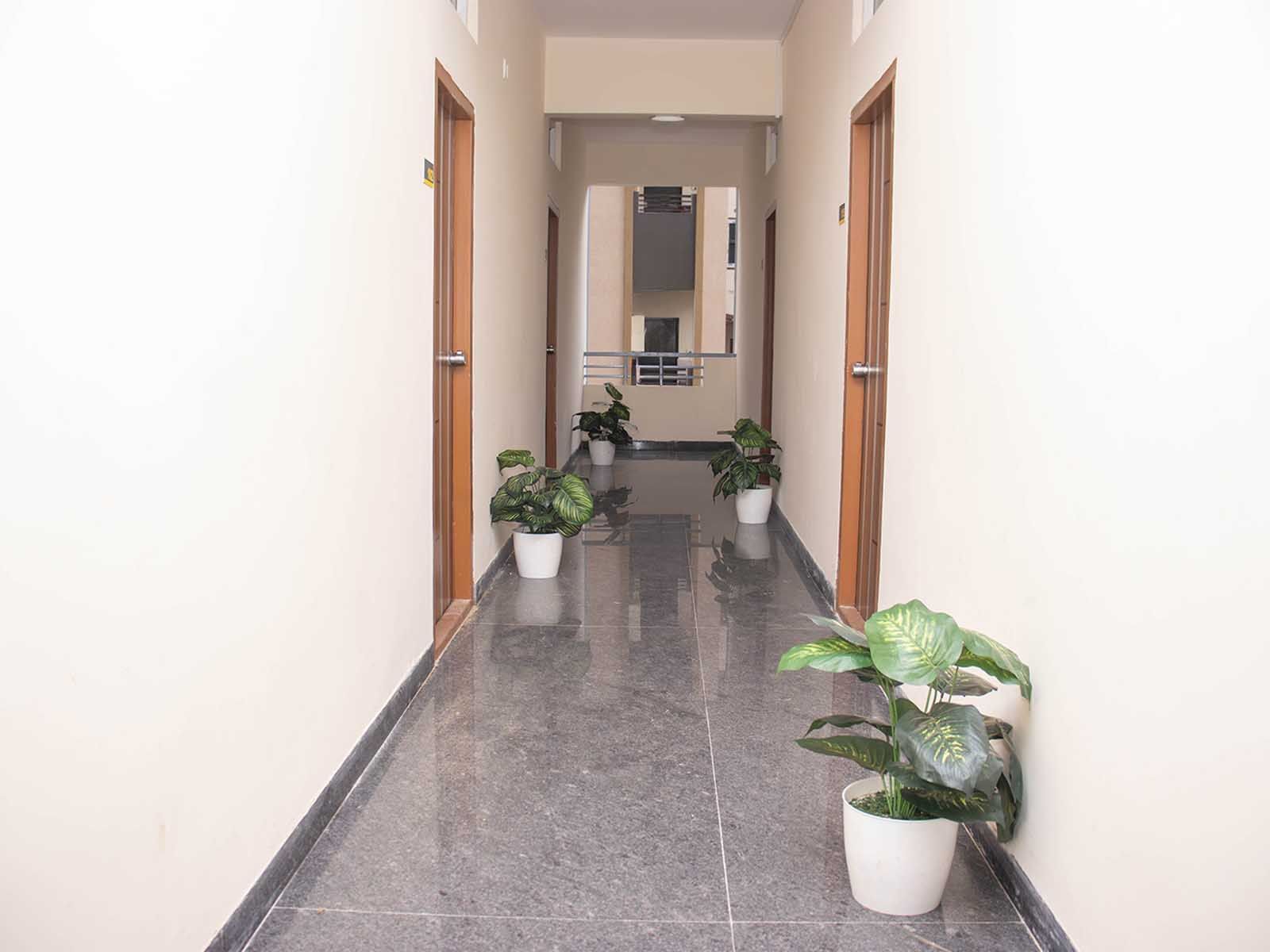 pgs in Kukatpally with Daily housekeeping facilities and free Wi-Fi-Zolo Eminent