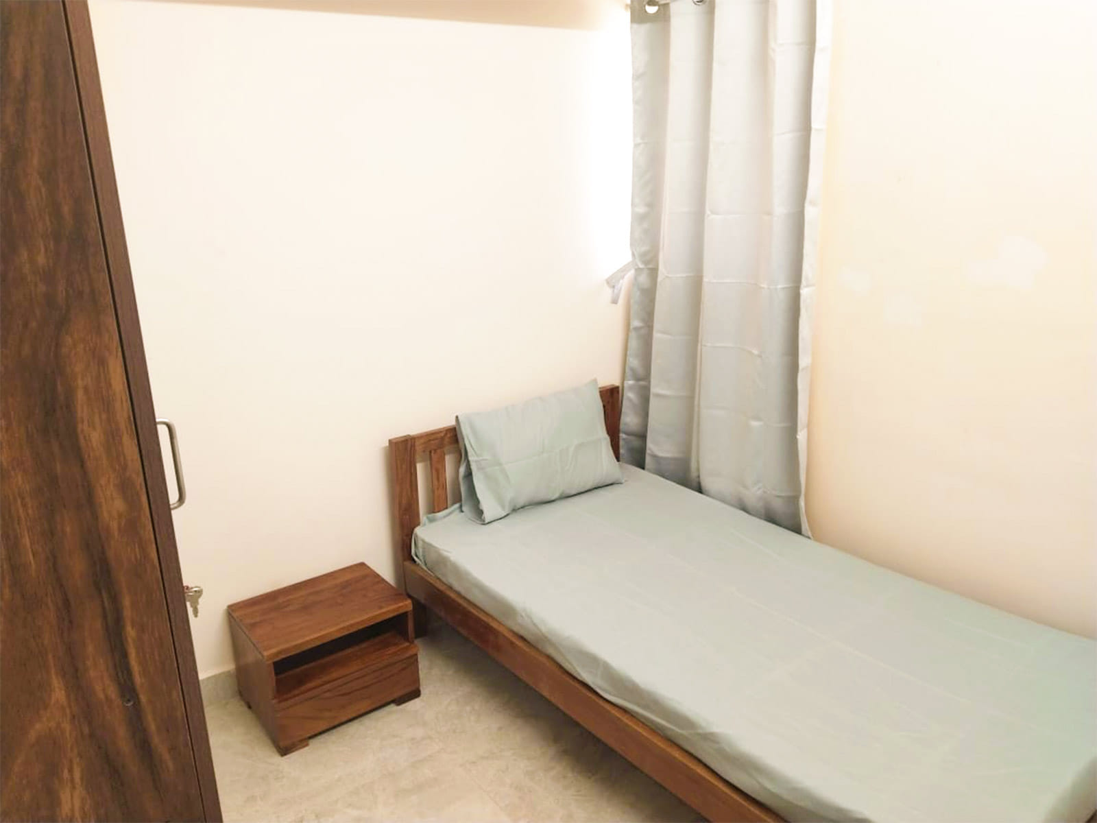 Affordable single rooms for students and working professionals in Perungudi-Chennai-Zolo Aura