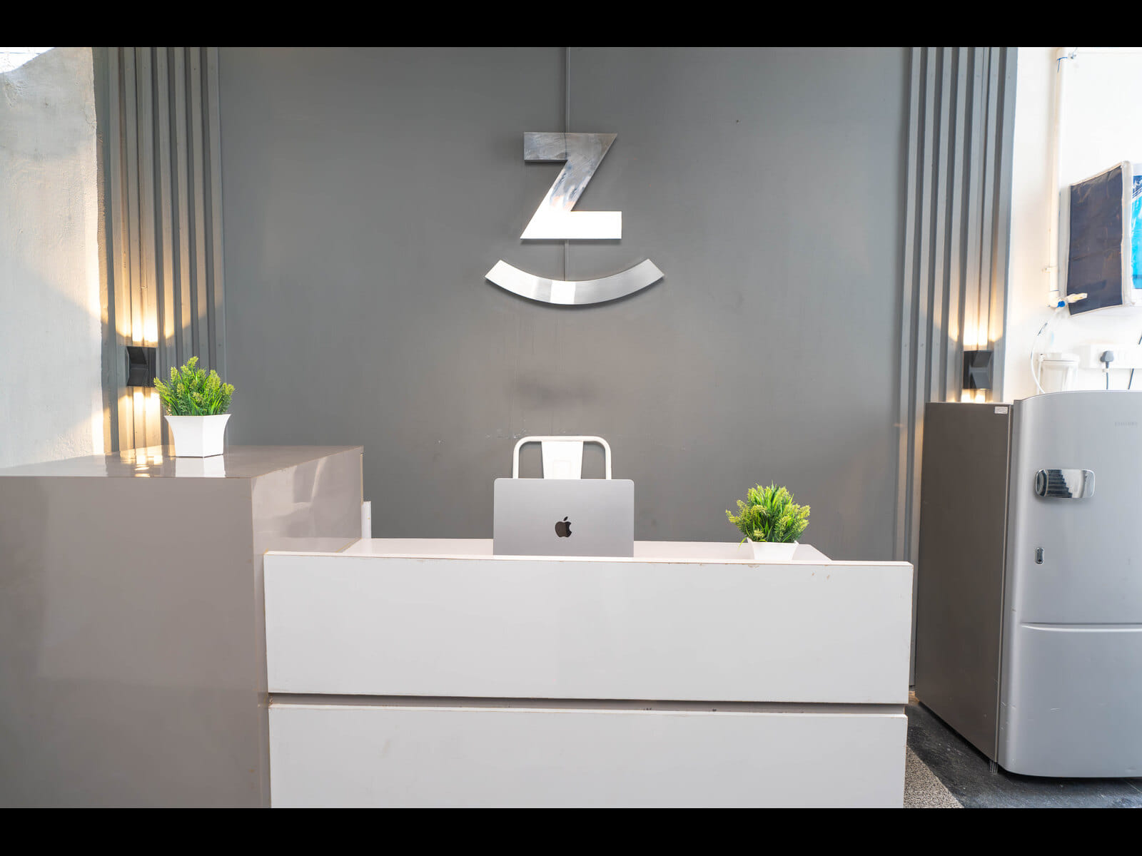 best Coliving rooms with high-speed Wi-Fi, shared kitchens, and laundry facilities-Zolo Edison