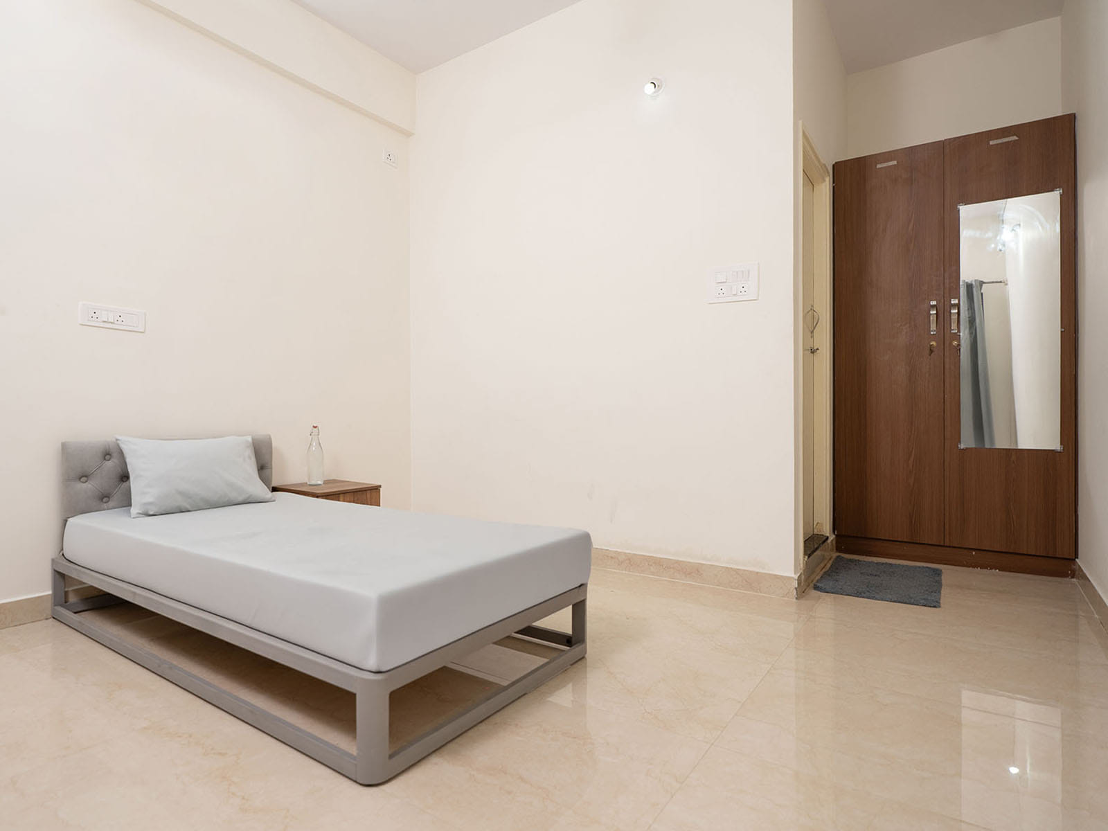 best Coliving rooms with high-speed Wi-Fi, shared kitchens, and laundry facilities-Zolo Eastfield