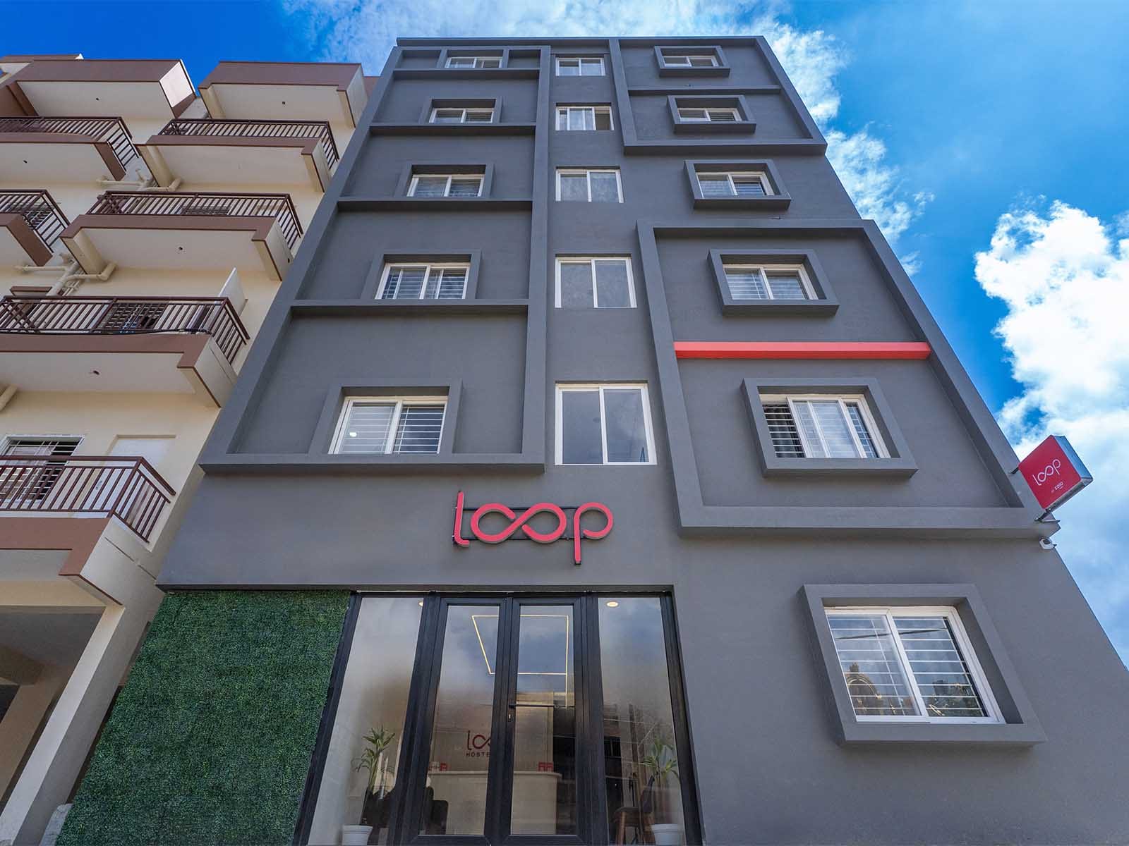 luxury pg rooms for working professionals boys and girls with private bathrooms in Bangalore-Loop by Zolo HSR Layout, Bangalore