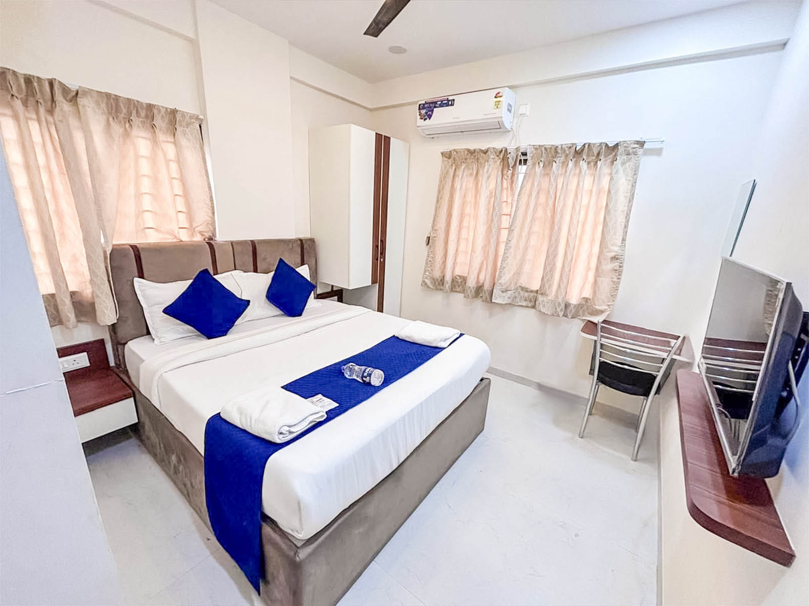 budget-friendly PGs and hostels for unisex with single rooms with daily hopusekeeping-Zolo Park Side