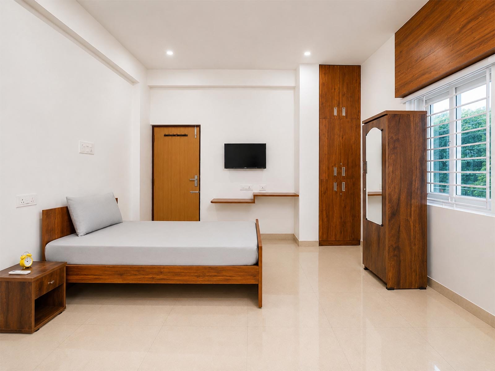 luxury PG accommodations with modern Wi-Fi, AC, and TV in Royapettah-Chennai-Zolo Axis