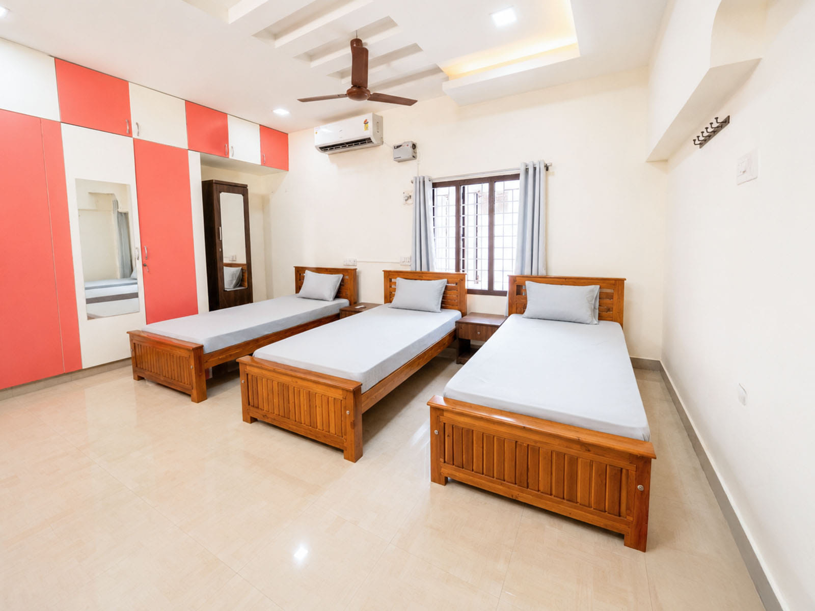 pgs in Hastinapuram with Daily housekeeping facilities and free Wi-Fi-Zolo Rise