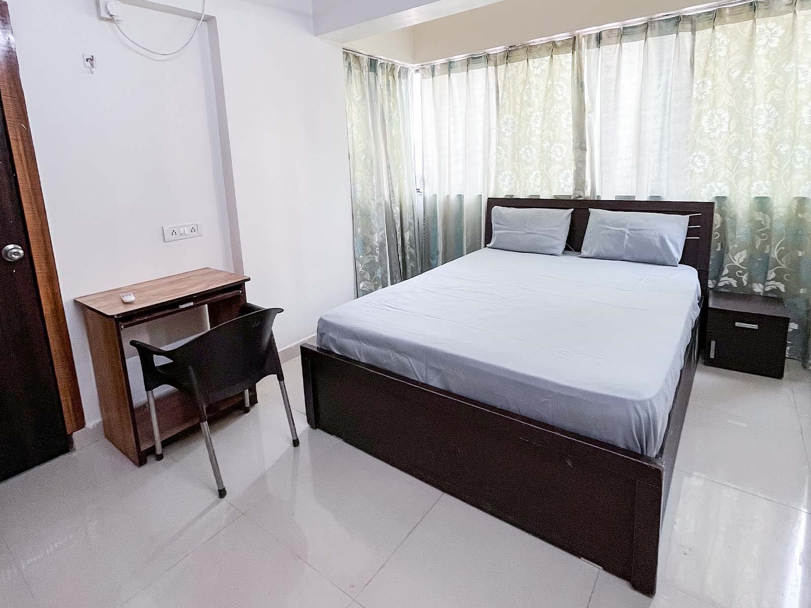 Affordable single rooms for students and working professionals in Kharadi-Pune-Zolo EON Life