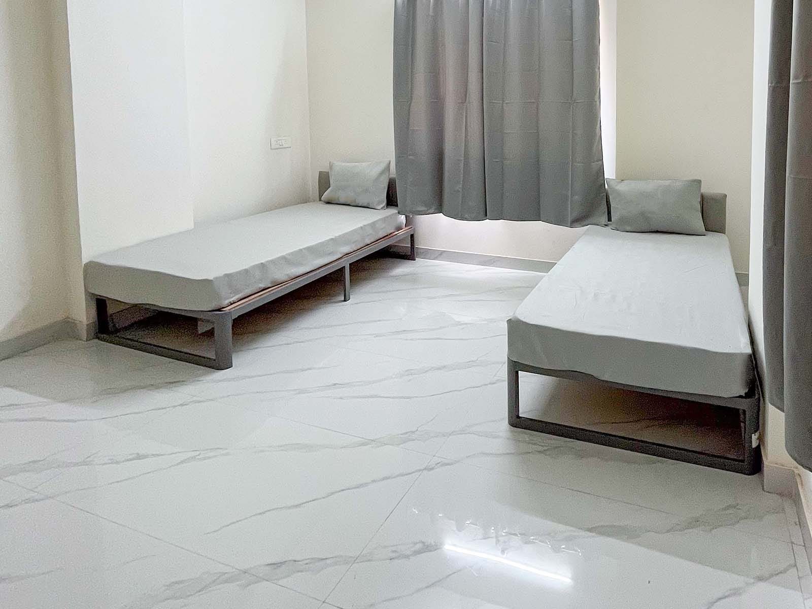 luxury pg rooms for working professionals boys and girls with private bathrooms in Pune-Zolo Glen