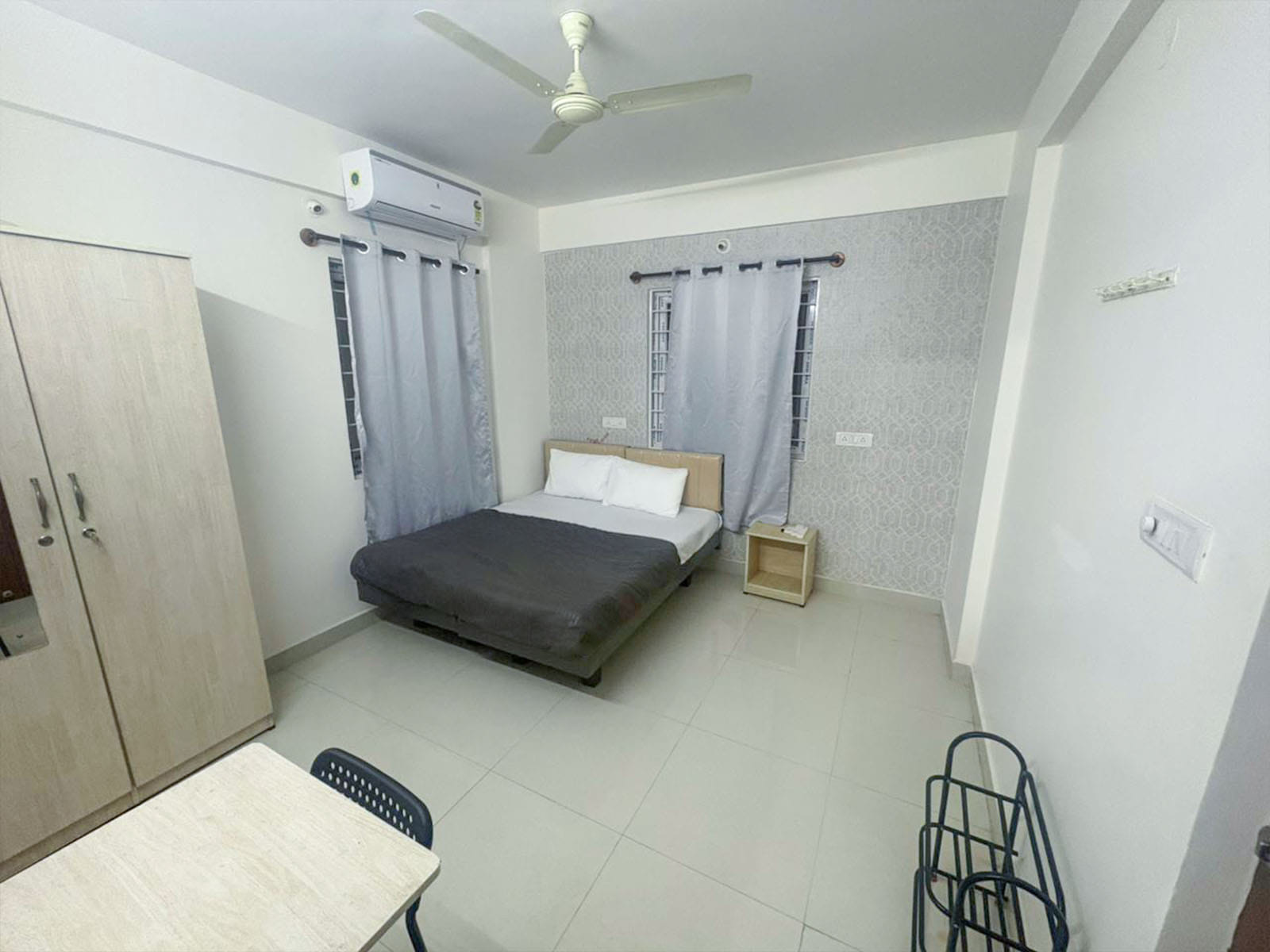 budget-friendly PGs and hostels for couple with single rooms with daily hopusekeeping-Zolo Lumina