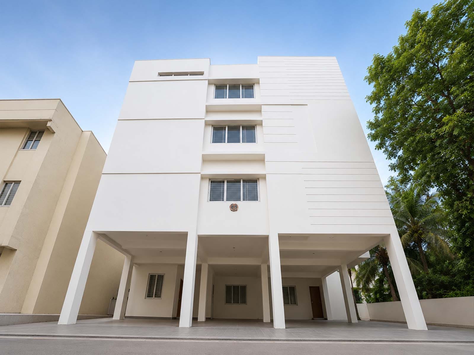 luxury pg rooms for working professionals boys and girls with private bathrooms in Chennai-Zolo Hexa