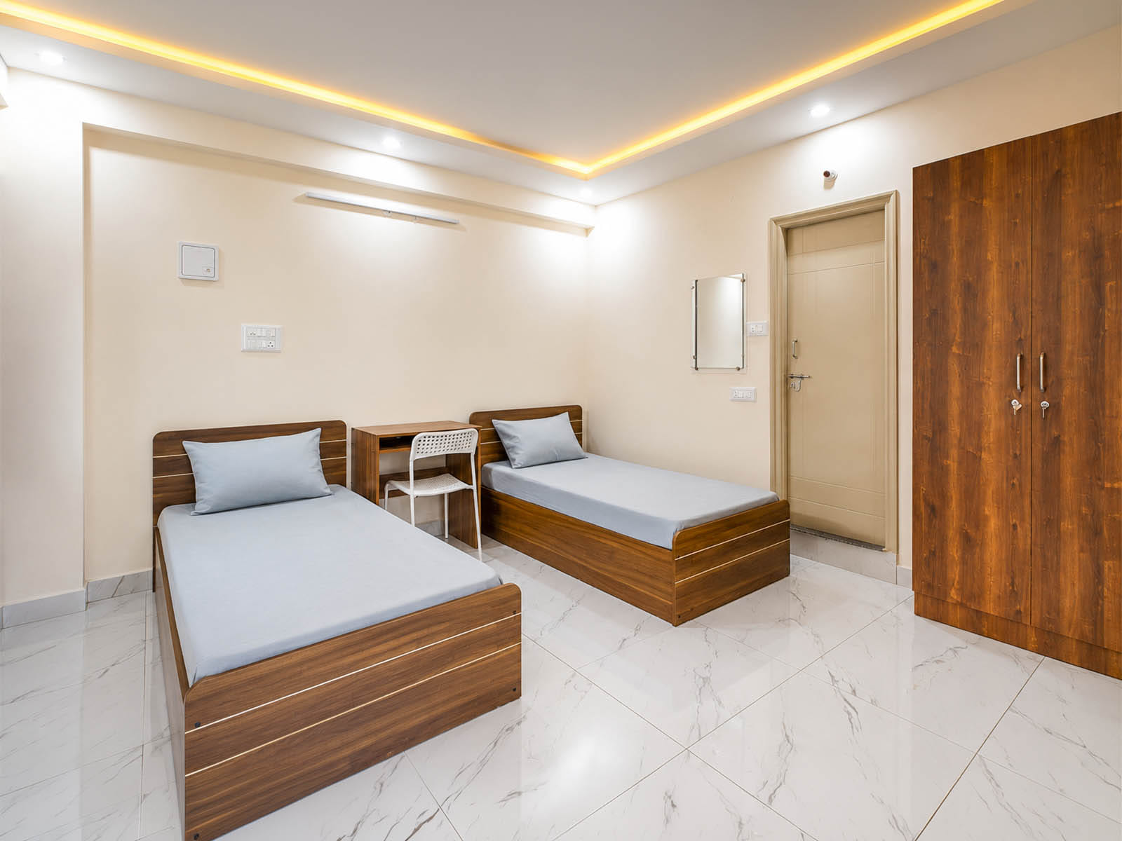 safe and affordable hostels for ladies students with 24/7 security and CCTV surveillance-Zolo Carina
