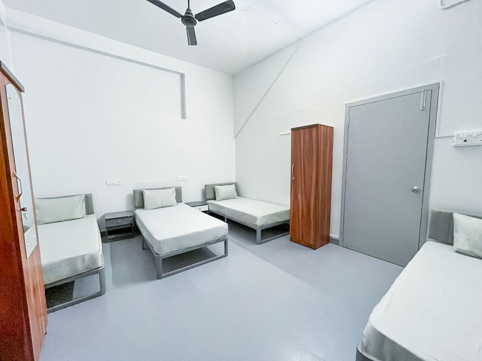 luxury PG accommodations with modern Wi-Fi, AC, and TV in Ekkatuthangal-Chennai-Zolo Luma