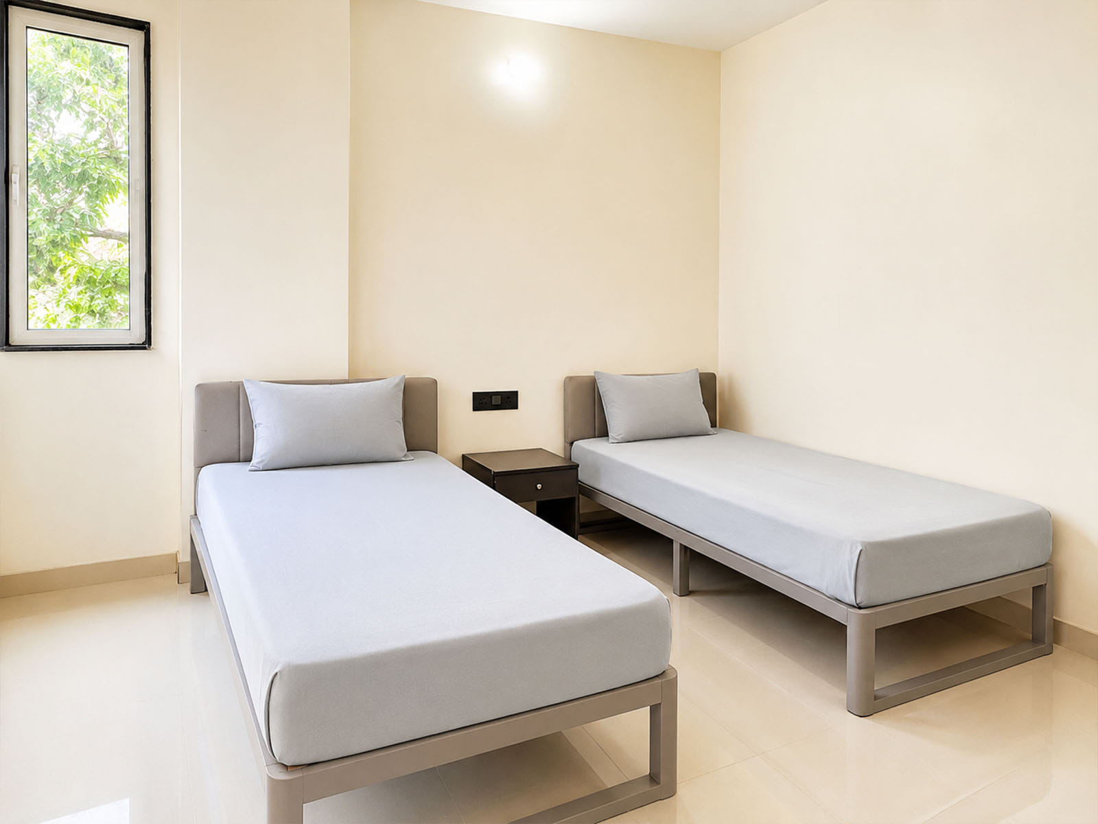 luxury PG accommodations with modern Wi-Fi, AC, and TV in Kharadi-Pune-Zolo Kairos
